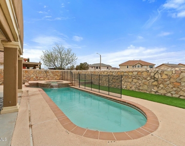 12473 Paseo De Arco Court - Photo Thumbnail 53