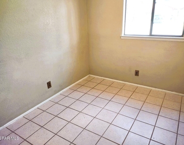 725 Arredondo Drive - Photo Thumbnail 7