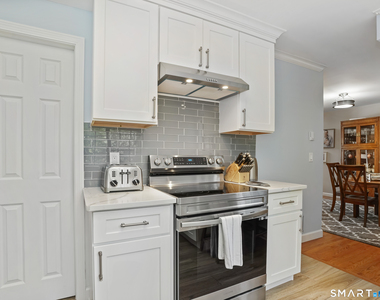 272 Hubbard Avenue - Photo Thumbnail 13