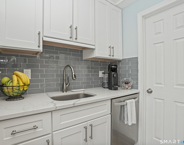 272 Hubbard Avenue - Photo Thumbnail 12
