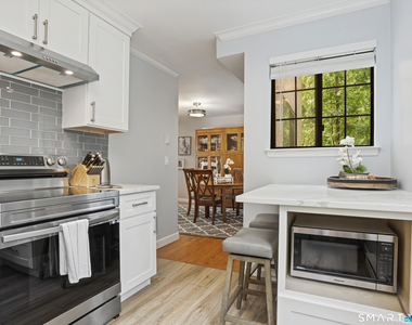 272 Hubbard Avenue - Photo Thumbnail 10