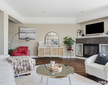 586 Thames Street - Photo Thumbnail 5