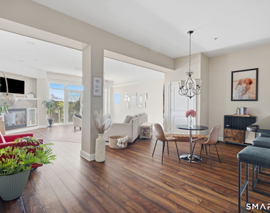 586 Thames Street - Photo Thumbnail 7