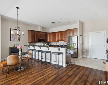 586 Thames Street - Photo Thumbnail 12