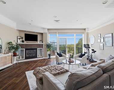 586 Thames Street - Photo Thumbnail 2
