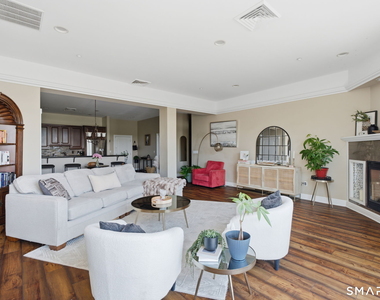 586 Thames Street - Photo Thumbnail 3