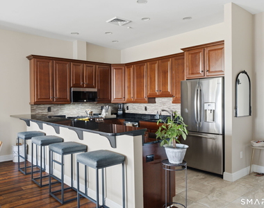 586 Thames Street - Photo Thumbnail 9