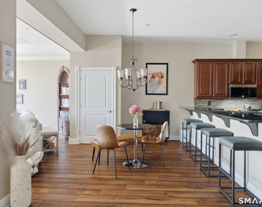 586 Thames Street - Photo Thumbnail 8