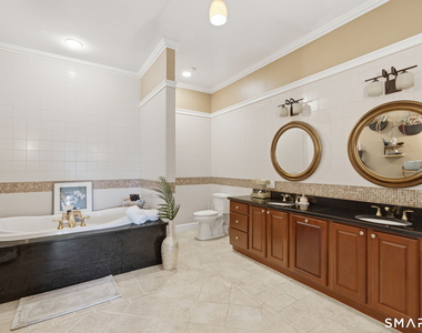 586 Thames Street - Photo Thumbnail 20
