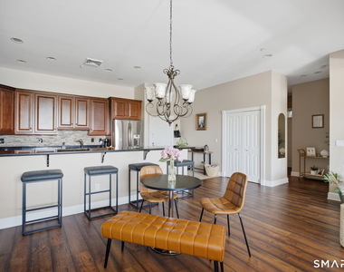 586 Thames Street - Photo Thumbnail 6