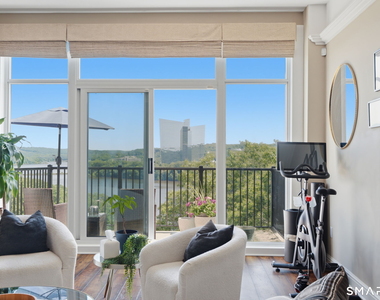 586 Thames Street - Photo Thumbnail 4