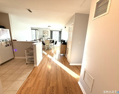 204 Country Club Court - Photo Thumbnail 6