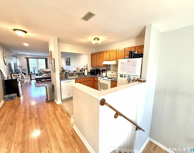 204 Country Club Court - Photo Thumbnail 4