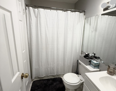 204 Country Club Court - Photo Thumbnail 12