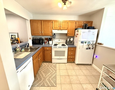 204 Country Club Court - Photo Thumbnail 13