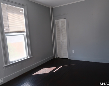 8 Rockwell Avenue - Photo Thumbnail 8