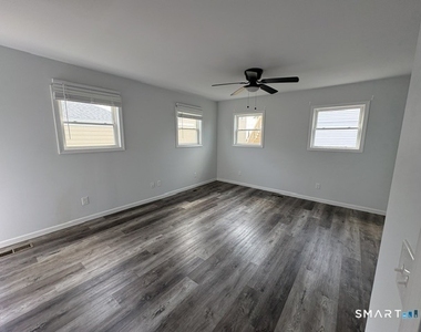 138 Beach Avenue - Photo Thumbnail 6