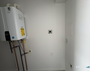 138 Beach Avenue - Photo Thumbnail 9