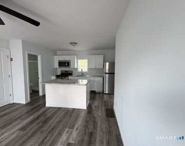 138 Beach Avenue - Photo Thumbnail 5