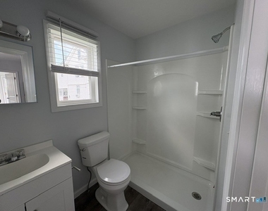 138 Beach Avenue - Photo Thumbnail 8