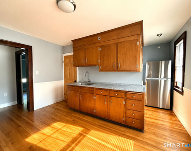 99 Seymour Avenue - Photo Thumbnail 7