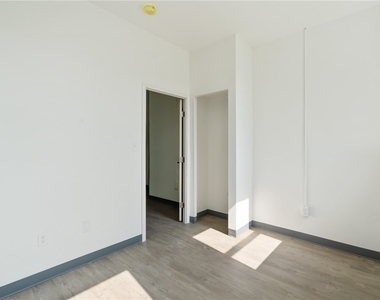 1115 6th Ave - Photo Thumbnail 4