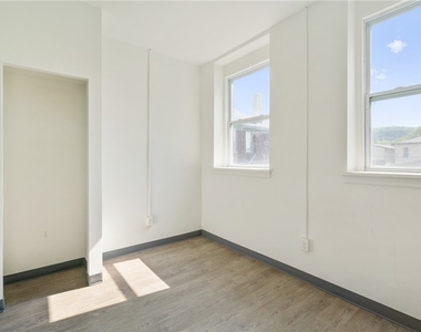 1115 6th Ave - Photo Thumbnail 3
