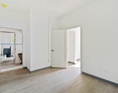 1115 6th Ave - Photo Thumbnail 1