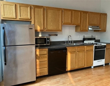 1205 W North Ave - Photo Thumbnail 5