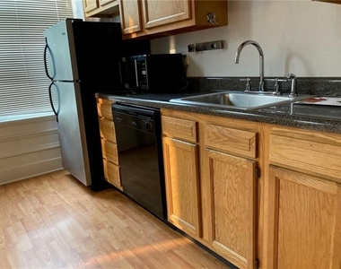 1205 W North Ave - Photo Thumbnail 6