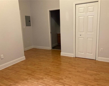 1205 W North Ave - Photo Thumbnail 9