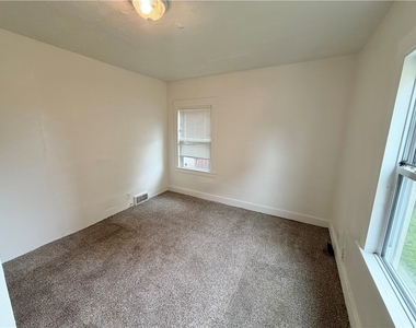 1626 Davidson St - Photo Thumbnail 9