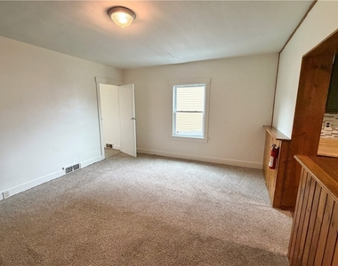 1626 Davidson St - Photo Thumbnail 8