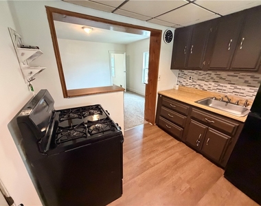 1626 Davidson St - Photo Thumbnail 4