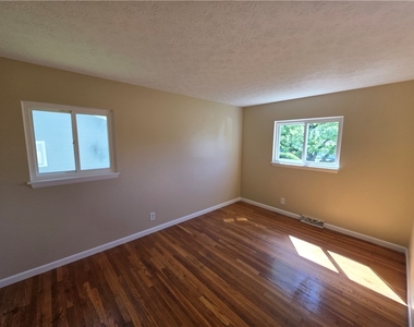 32 Golden Rod Lane - Photo Thumbnail 9