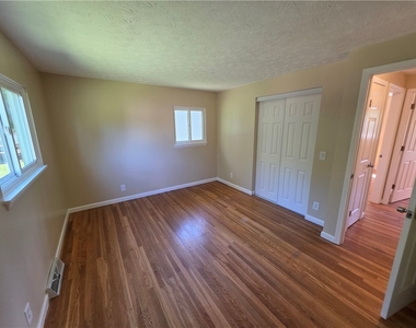 32 Golden Rod Lane - Photo Thumbnail 6