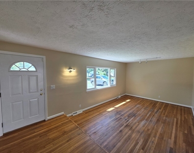 32 Golden Rod Lane - Photo Thumbnail 4