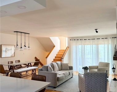 340 Lakefront Boulevard - Photo Thumbnail 11
