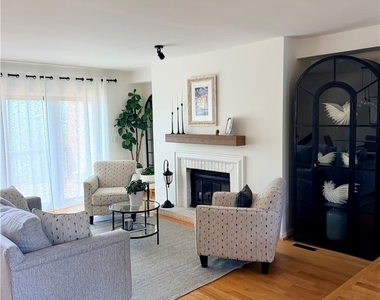 340 Lakefront Boulevard - Photo Thumbnail 10