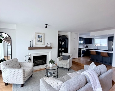 340 Lakefront Boulevard - Photo Thumbnail 12