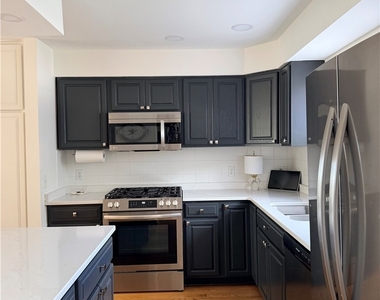 340 Lakefront Boulevard - Photo Thumbnail 7