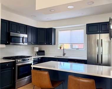 340 Lakefront Boulevard - Photo Thumbnail 8