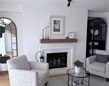 340 Lakefront Boulevard - Photo Thumbnail 13