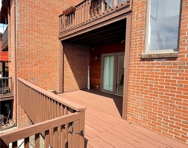340 Lakefront Boulevard - Photo Thumbnail 17