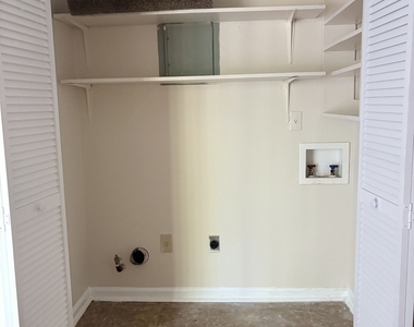 165 Hunters Ln - Photo Thumbnail 7