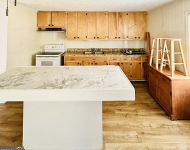 111b Tyler Street - Photo Thumbnail 3