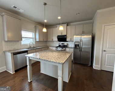 4250 Pembia Drive - Photo Thumbnail 5