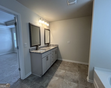 4250 Pembia Drive - Photo Thumbnail 12