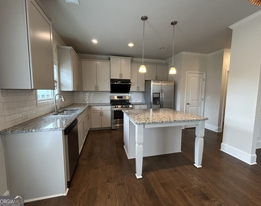 4250 Pembia Drive - Photo Thumbnail 4