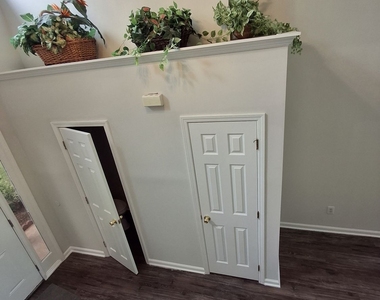 1110 Winter Park Lane - Photo Thumbnail 16